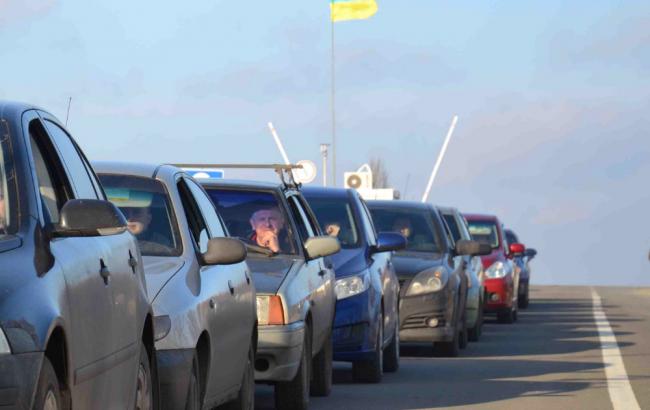 На Донбассе более 1,5 тыс. автомобилей ожидают в очередях на пунктах пропуска