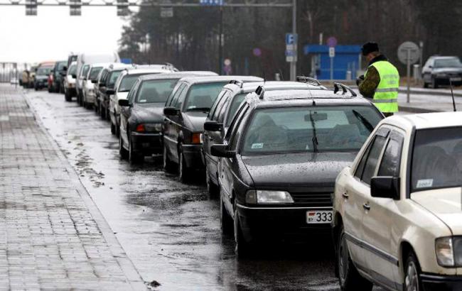 На кордоні з Польщею у чергах стоять понад 1,3 тис. машин