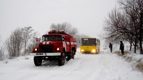 Из-за непогоды "Укравтодор" просит воздержаться от поездок на дальние расстояния