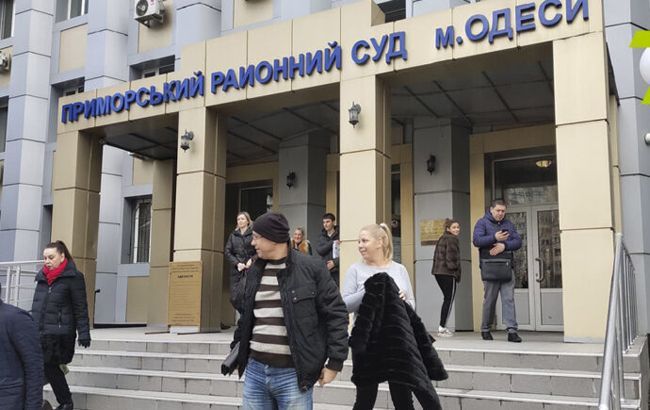 ДБР почало розслідування за фактом взяття в заручники суддів підозрюваним в Одесі