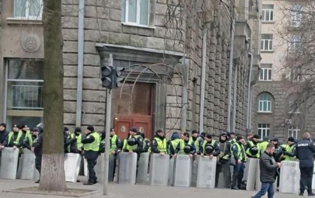 В центр Киева из-за акции националистов стянули полицию