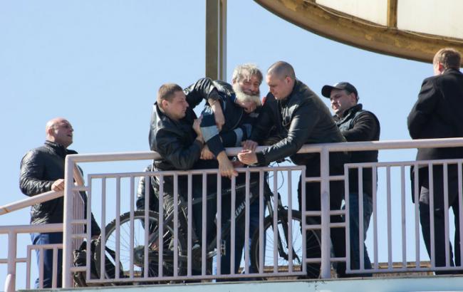 Охорона Порошенка вивела неакредитованого одеського журналіста