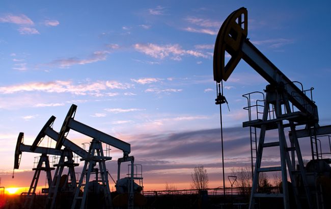 Нефть Brent торгуется ниже 55 долларов за баррель