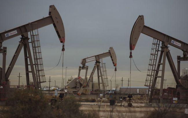 Нефть подорожала до трехнедельного максимума в ожидании эмбарго на поставки из России