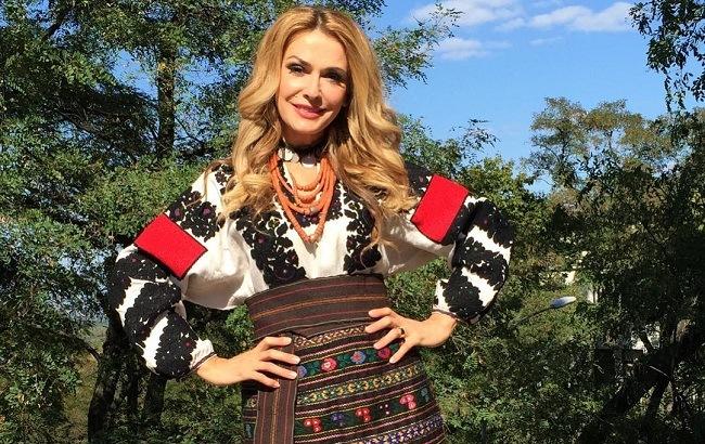 Ольга Сумська захопила яскравим вбранням від українського дизайнера