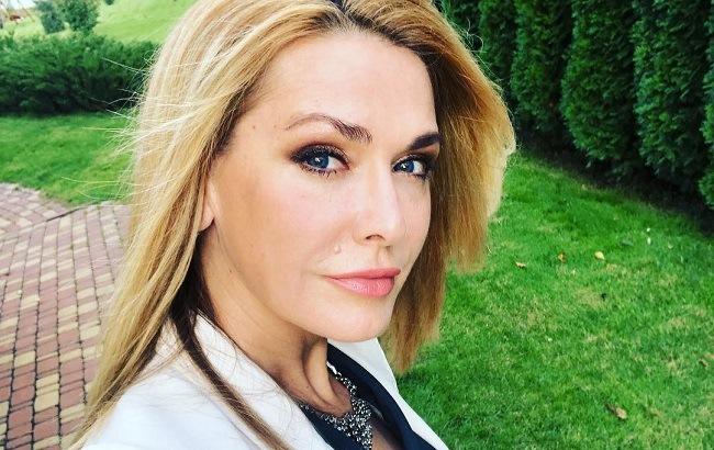 "Как можно быть такой прекрасной?" 52-летняя Сумская без макияжа "нарвалась" на комплименты