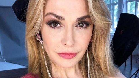 Ольга Сумская восхитила сеть фото с дочкой-выпускницей в прозрачном платье