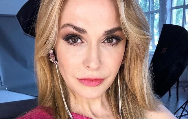 Ольга Сумська захопила мережу фото з донькою-випускницею в прозорій сукні