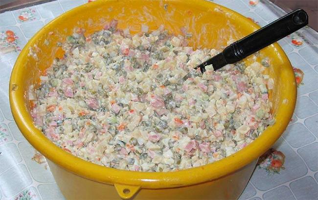 "Салат для солдатів": в мережі просять допомогти з продуктами на олів'є українським військовим