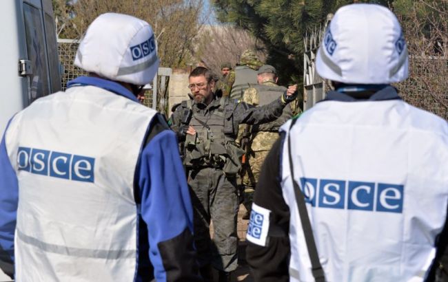 Патруль ОБСЄ на Донбасі потрапив під обстріл бойовиків