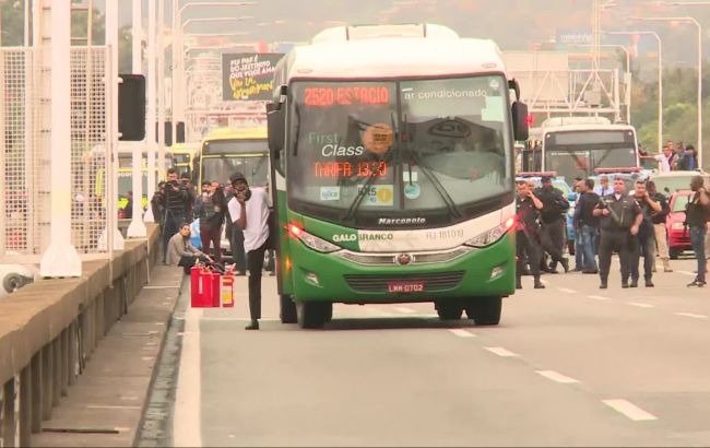 В Бразилии мужчина захватил автобус с пассажирами