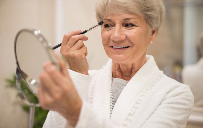 Ці трюки з макіяжем допоможуть вам виглядати на 10 років молодше: секрети від візажистів