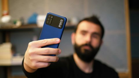 Як зробити смартфон зручним для використання однією рукою: прості поради