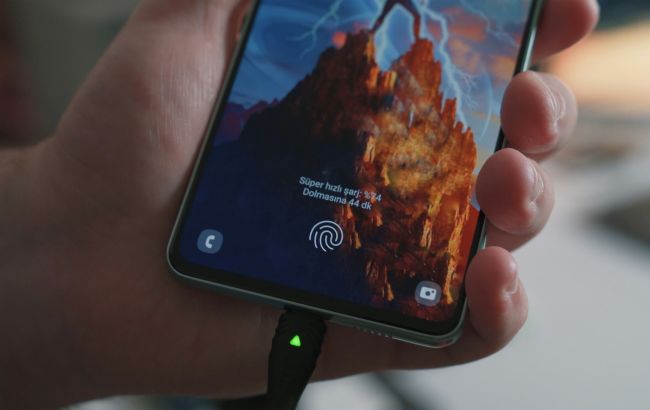 Чи можна заряджати смартфон швидкою зарядкою та які будуть наслідки від цього