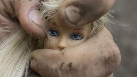 "Больной человек": врачи сообщили ужасные детали о матери, зарубившей топором дочь