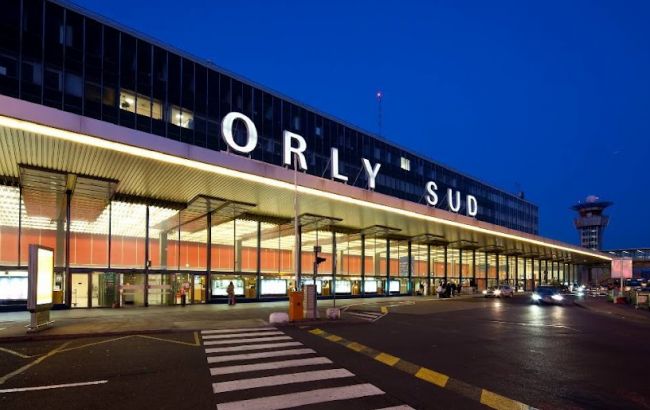 Прокуратура Франції виявила ознаки теракту в стрільбі в паризькому аеропорту Орлі