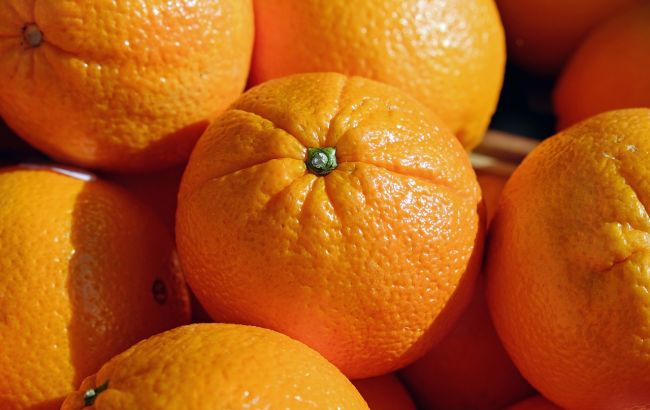 Украинские магазины заполонили апельсины с сюрпризом