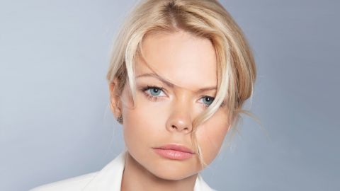 Уволенная после интим-скандала чиновница в купальнике объявила про создание своей партии