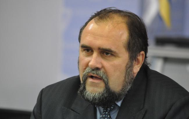 Холодницький в кроці від підписання підозри Суркісам, - експерт