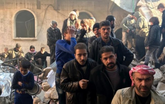 У Сирії тисячі людей застрягли біля Алеппо, евакуація припинена