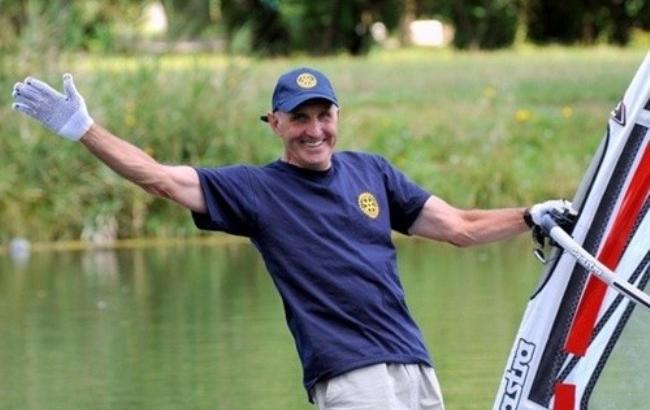 Украинский виндсерфингист посвятит новый рекорд переселенцам из Крыма и Донбасса