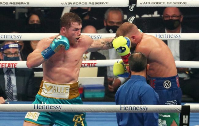 Канело победил Сандерса и объединил три чемпионских пояса