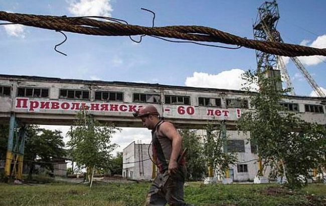 В Луганской области третьи сутки продолжается пожар на шахте