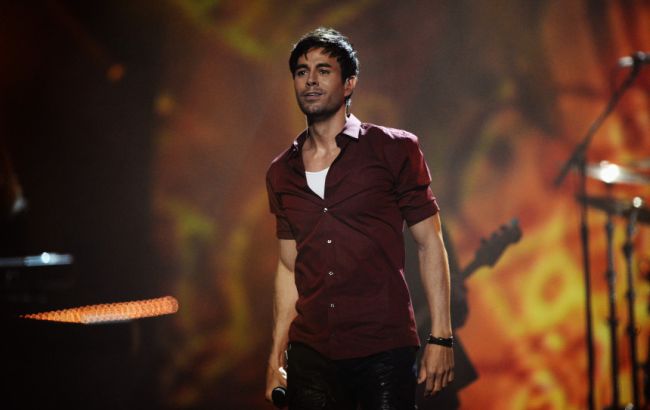 Энрике Иглесиас был арестован за вождение без прав