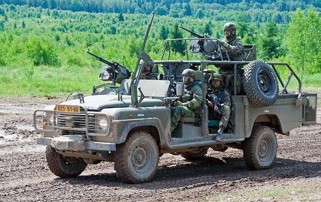 Одесские волонтеры передали бойцам АТО военный Land Rover