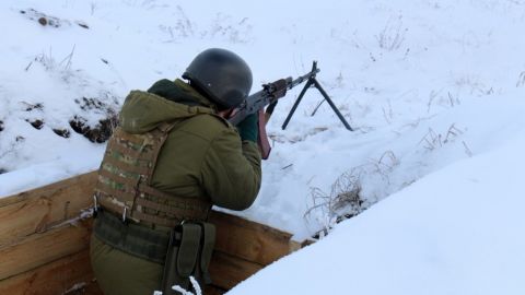 На Донбасі поранений один український військовий