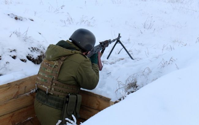 На Донбасі поранений один український військовий