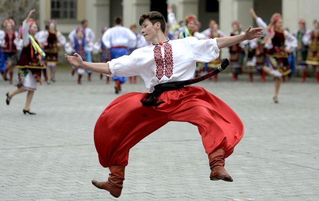 Молодые танцоры дали гопака в Польше