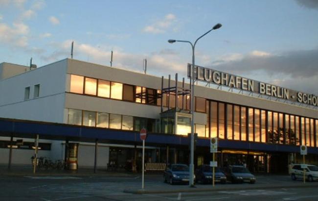 В аеропортах Парижа і Берліна посилені заходи безпеки