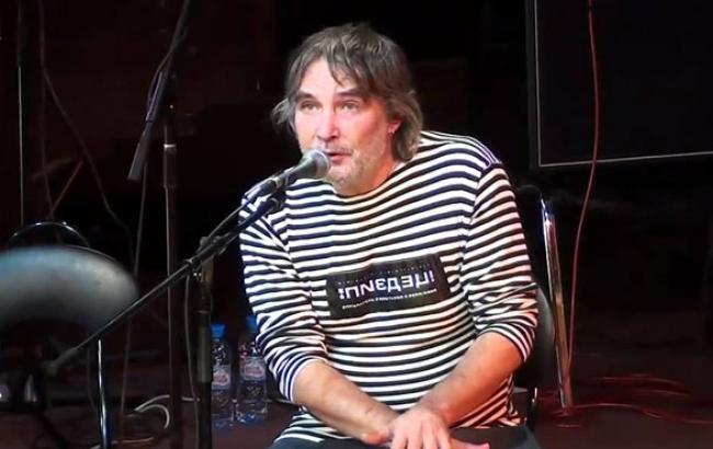 Известного поэта встретили в Москве в провокационной футболке с Лесей Украинкой