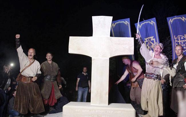 На о. Хортиця невідомі знесли пам'ятник борцям за незалежність України (ФОТО)