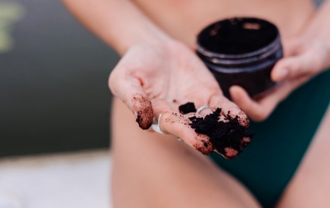 Чи справді потрібно використовувати скраб для обличчя та кому він може зашкодити