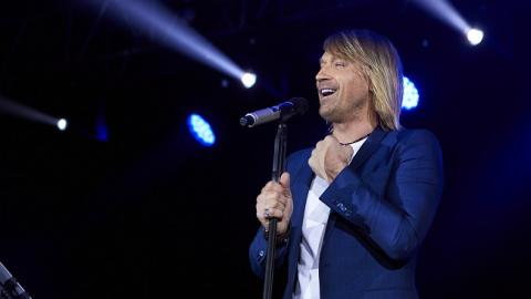 Вечір сюрпризів: як Олег Винник привітав жінок зі святом весни