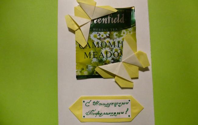 Жертва доставки: в Криму росіянці прислали замість iPhone листівку і пакетик чаю