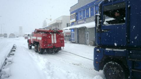 Непогода в Україні: знеструмленими залишаються 322 населені пункти