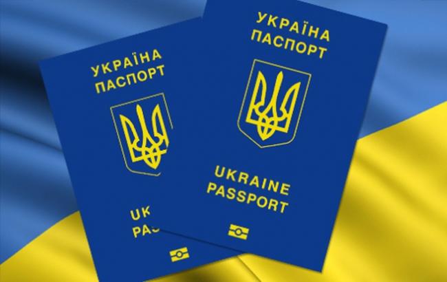 Кримчанка розповіла, як жителі півострова запросто отримують біометричний паспорт