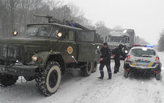 Негода в Україні: у двох областях зняли заборону на рух транспорту