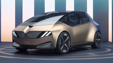 BMW зі сміття: компанія показала електромобіль i Vision Circular, на 30% зібраний з відходів