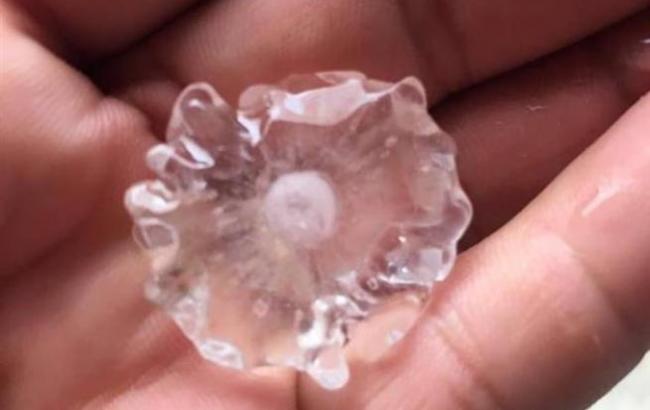 В Закарпатской области выпал град в форме цветов