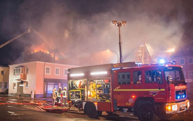 В Германии горел лагерь для беженцев, пострадали 60 человек