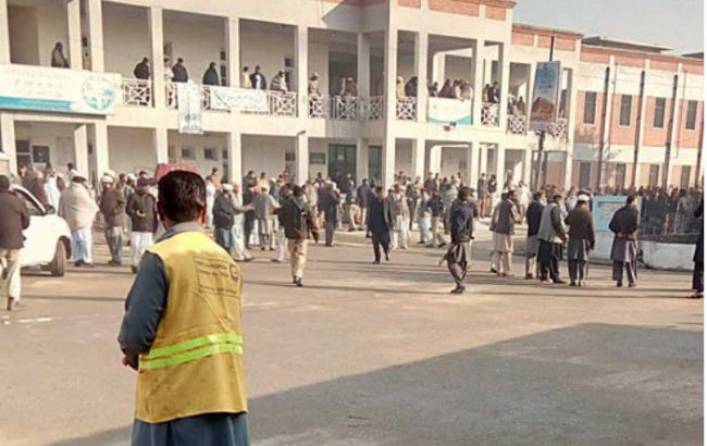 Напад на університет в Пакистані: близько 50 осіб поранено, 15 загинули