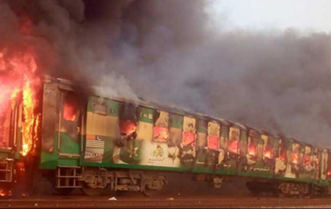 В Пакистане произошел пожар в поезде, десятки жертв