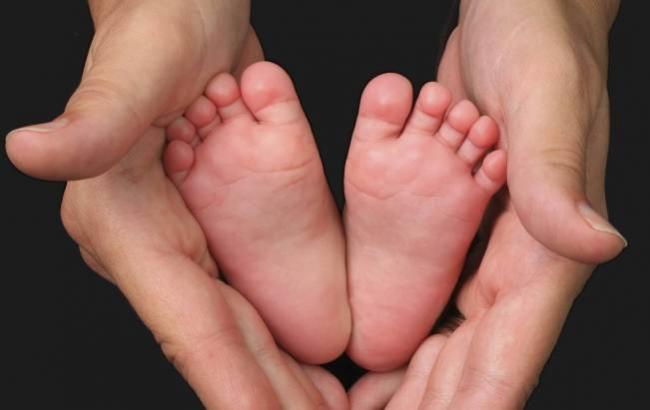 На світ з'явилася перша у світі дитина від трьох батьків