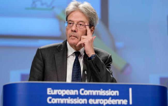 ЕС сократит импорт нефти и газа из России к концу года на две трети, - еврокомиссар