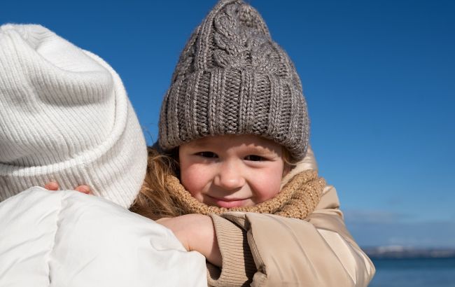 Щічки не горітимуть: головна помилка мам при виборі зимового крему для дітей