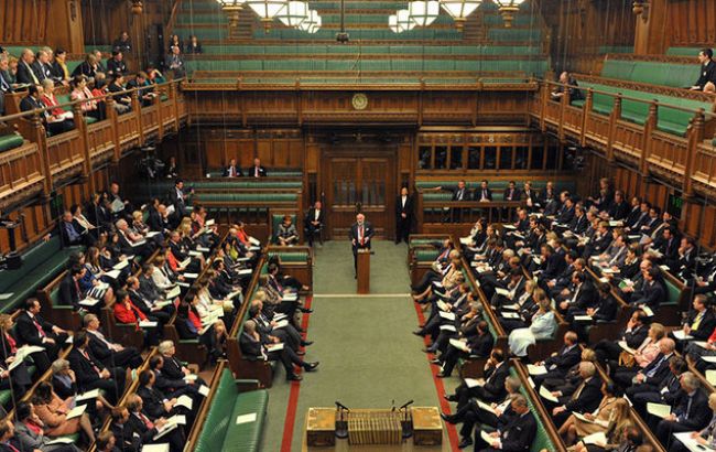 Петиция против прекращения работы британского парламента набрала более 1 млн подписей